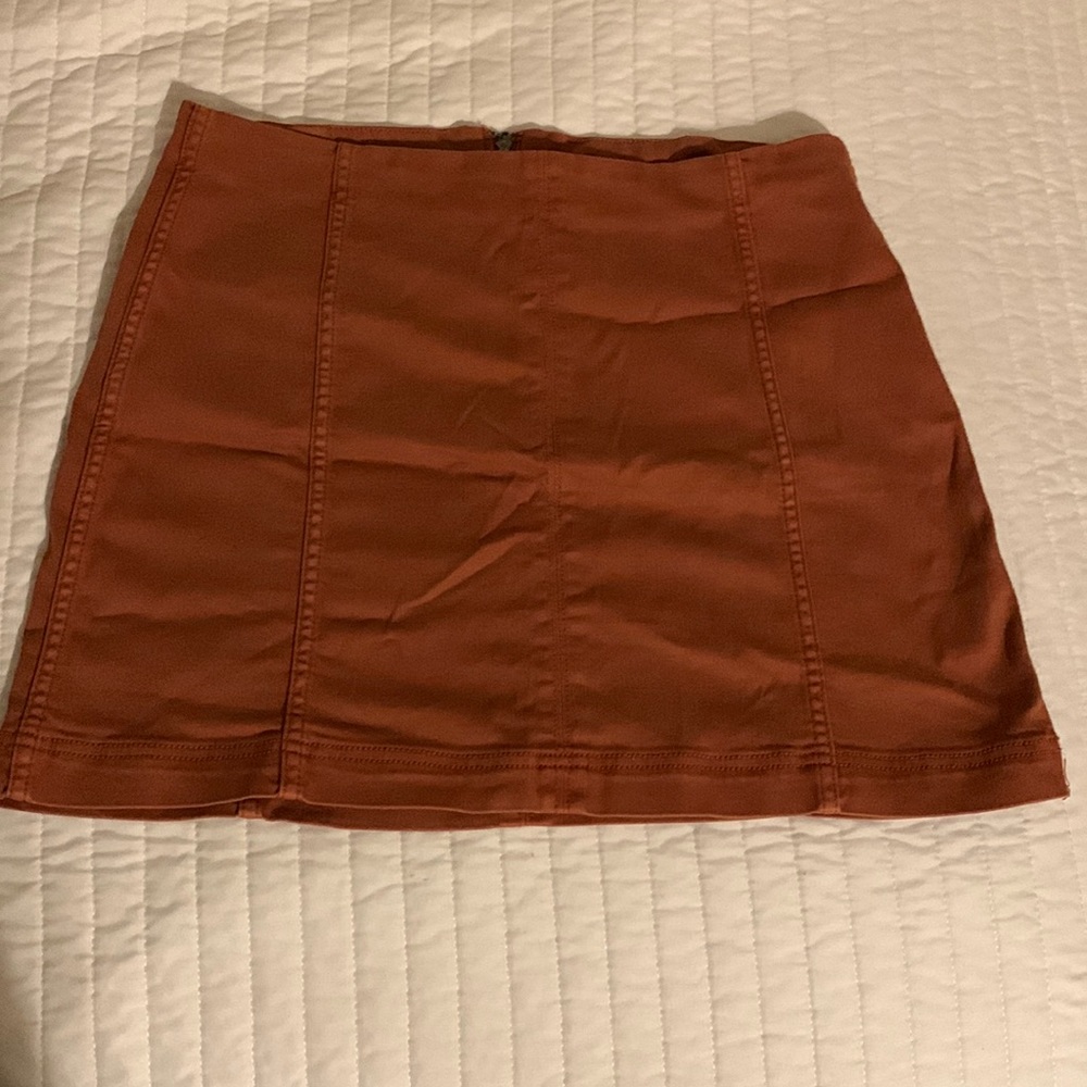 Orange skirt, zipper closure. Super cute!!